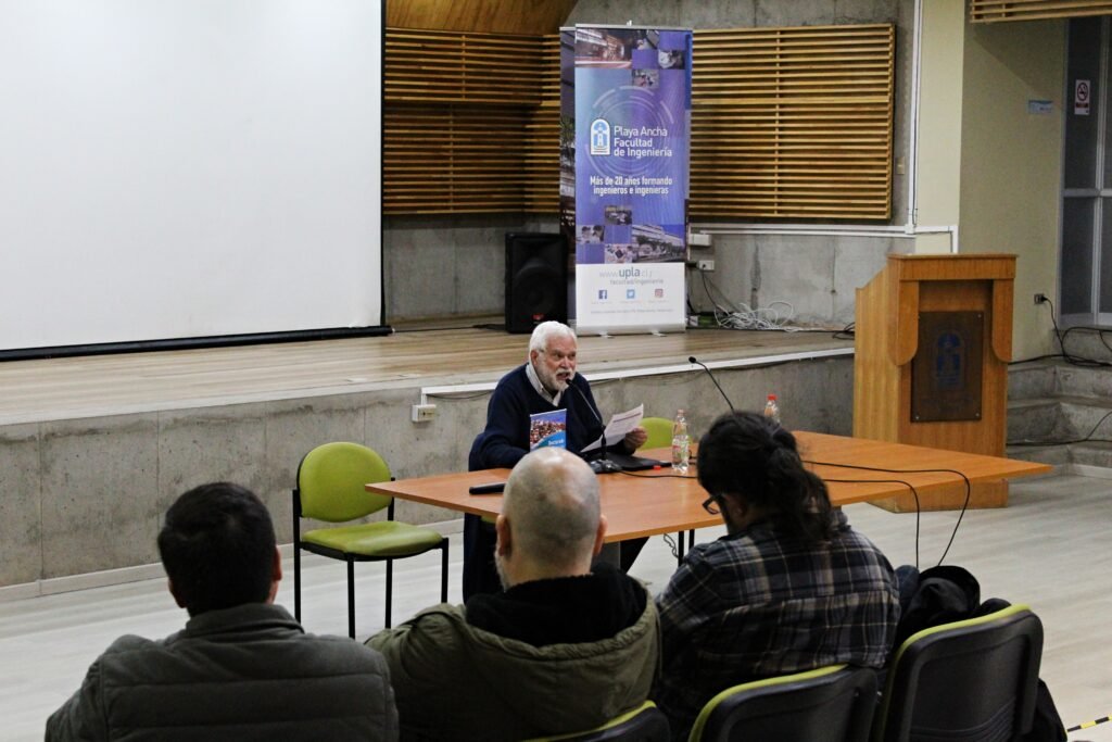 “Pensar las posibilidades de la interdisciplina”: El paso del Dr. Roberto Follari por la Universidad de Playa Ancha