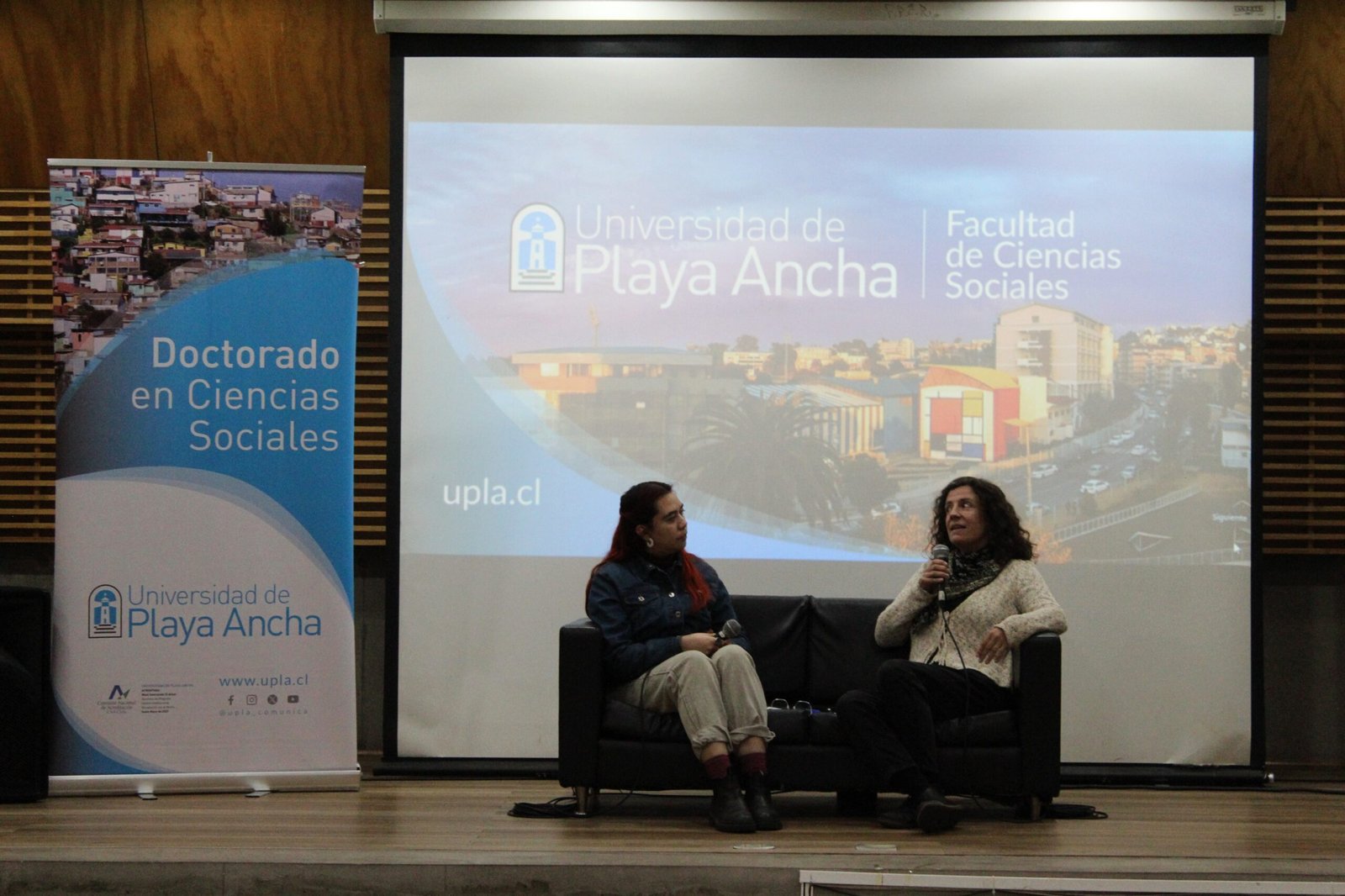 Formar ciudadanía en tiempos de retroceso democrático: académicos alertan sobre la despolitización educativa