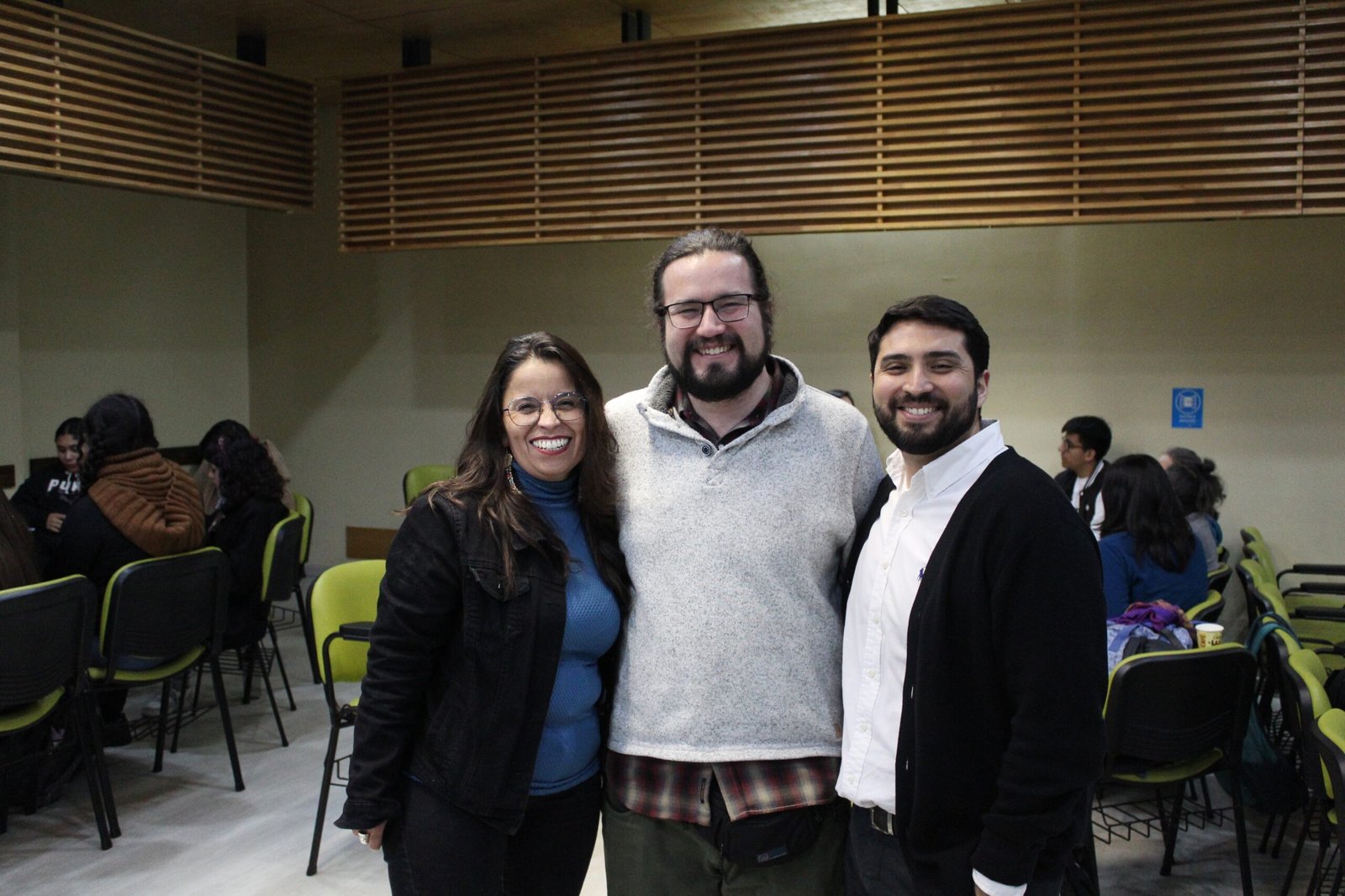 Formar ciudadanía en tiempos de retroceso democrático: académicos alertan sobre la despolitización educativa