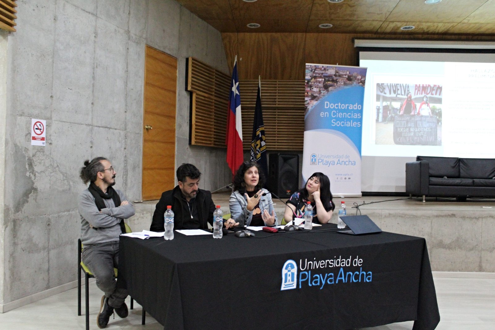 Formar ciudadanía en tiempos de retroceso democrático: académicos alertan sobre la despolitización educativa