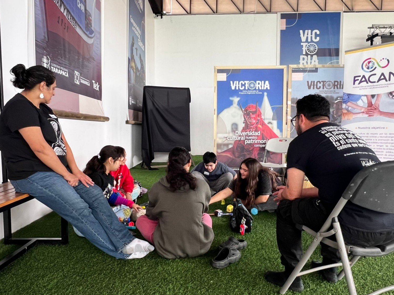 Niñeces autistas al centro: investigación inédita en Iquique recoge sus voces para repensar los imaginarios sociales sobre el autismo