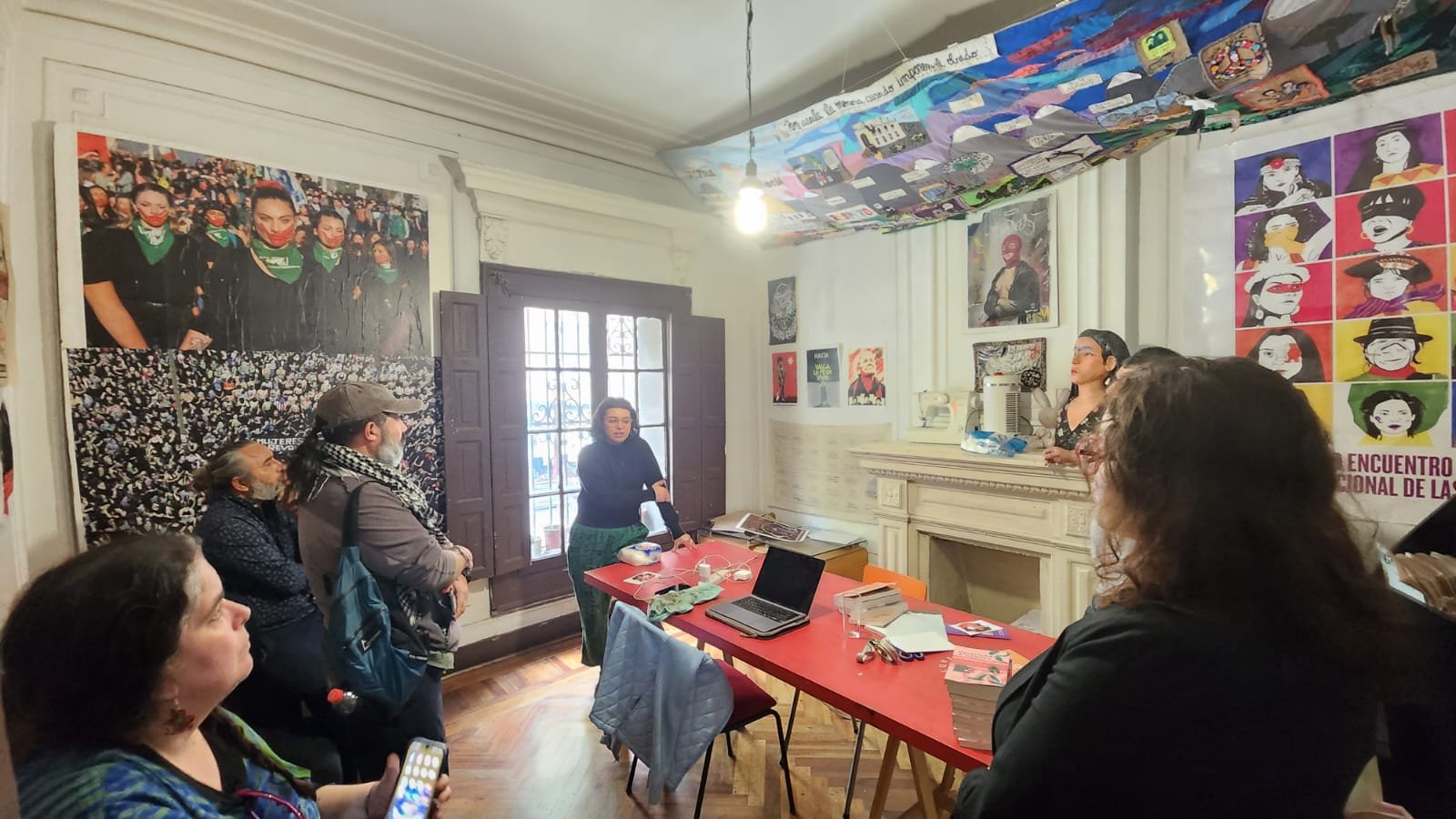Investigación situada y memoria: Doctorado en Ciencias Sociales desarrolla clase itinerante en Santiago