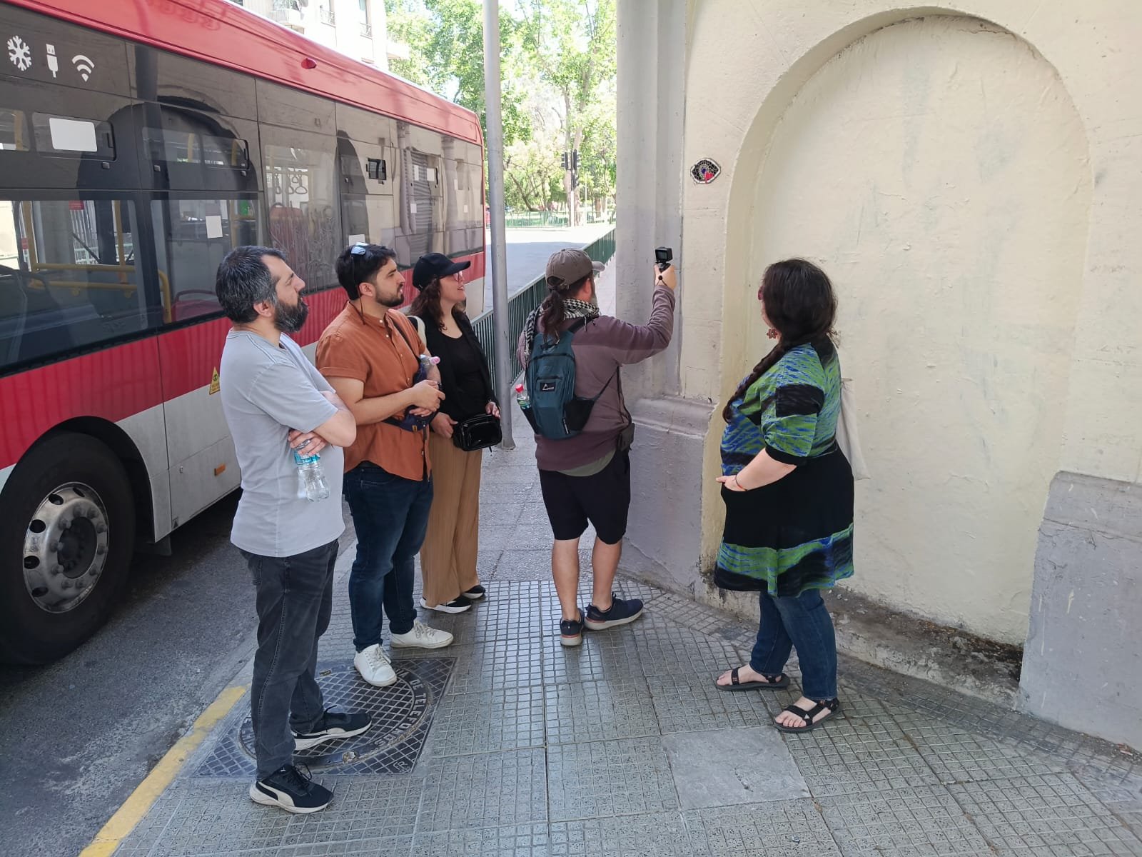 Investigación situada y memoria: Doctorado en Ciencias Sociales desarrolla clase itinerante en Santiago